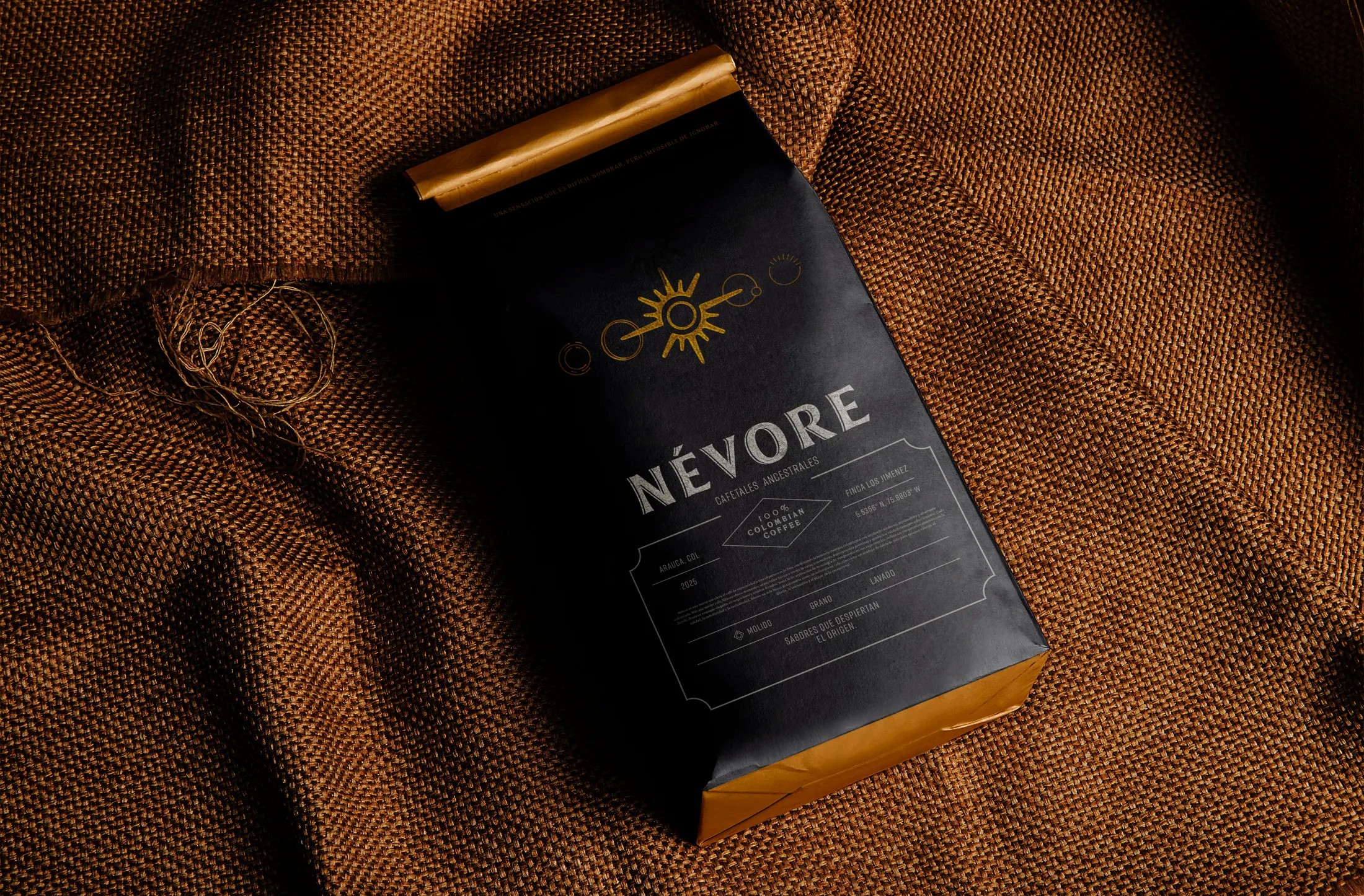 Névore — empaque de granos de café