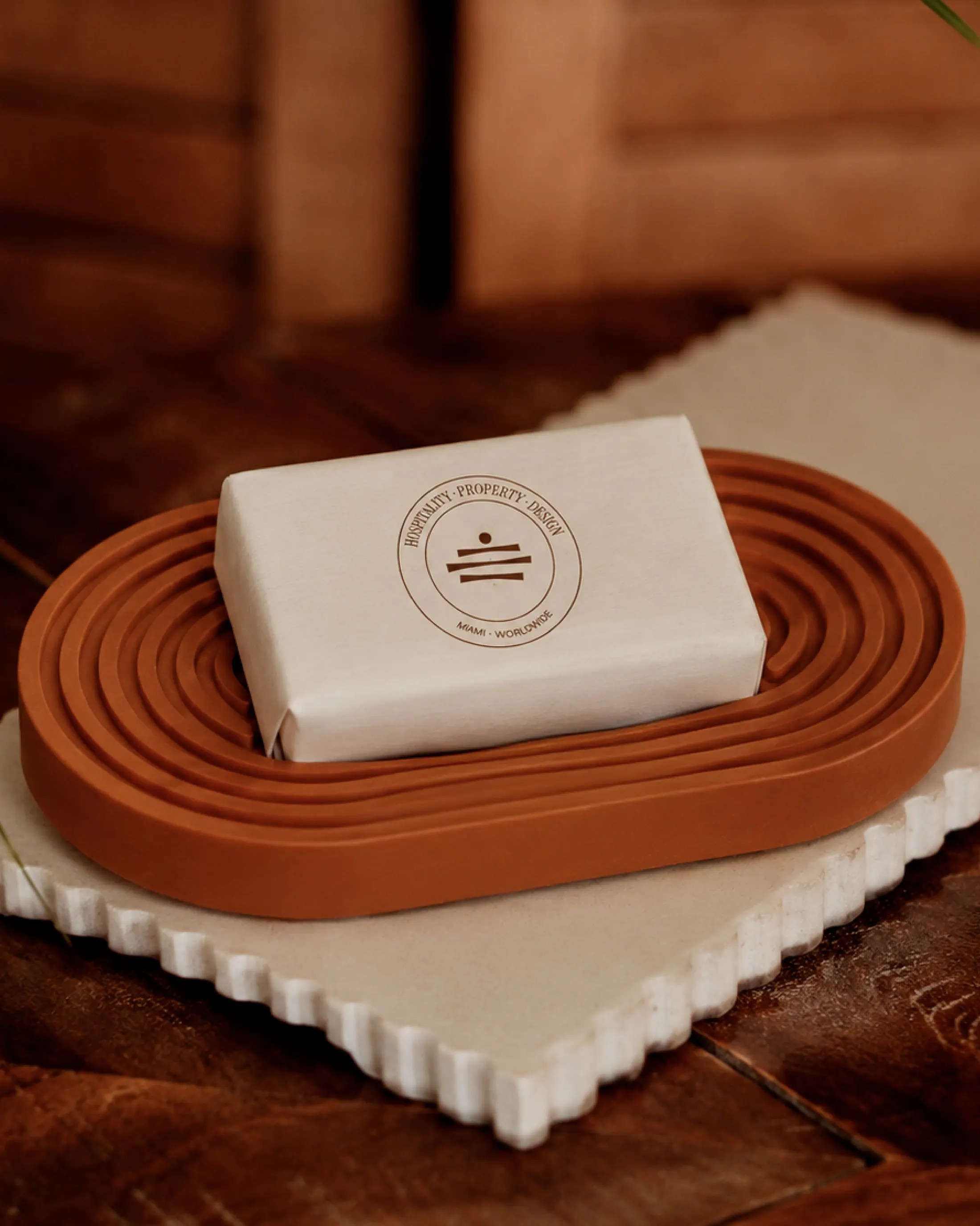 REEVUP — mockup final de marca