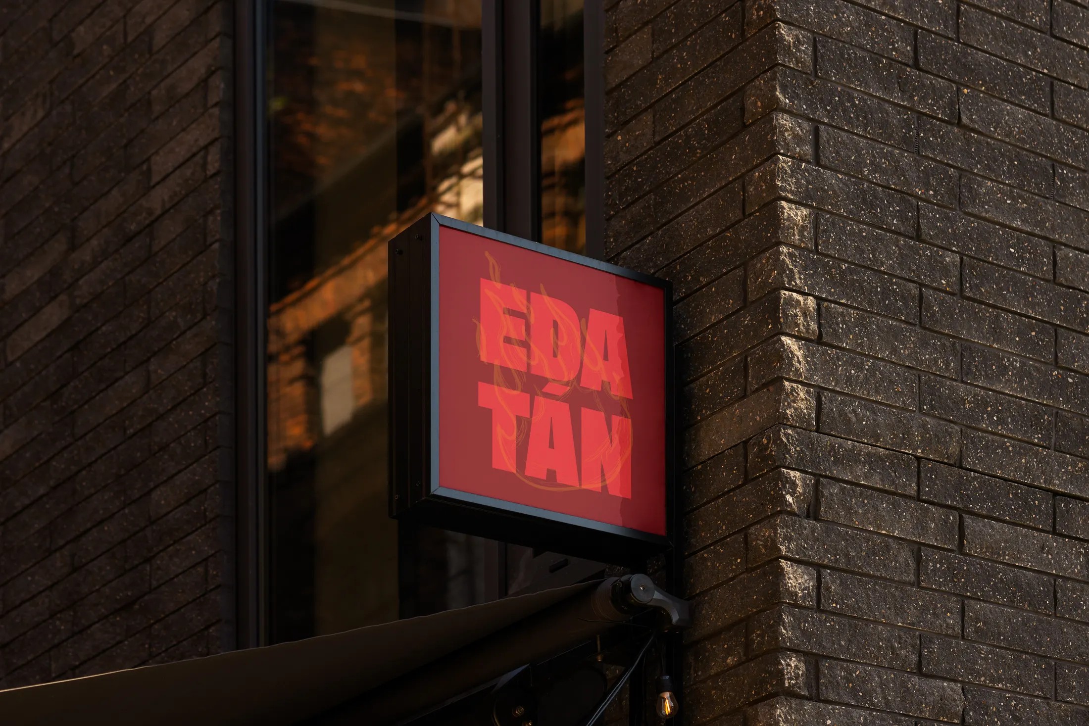 EDATÁN — mockup de aviso cuadrado